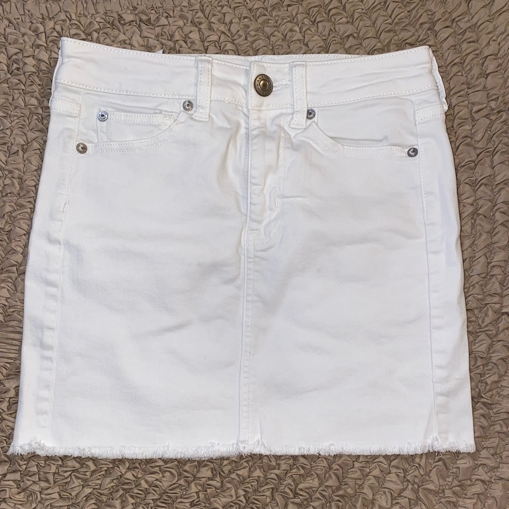 American Eagle Size 2 Color White Mini Skirt